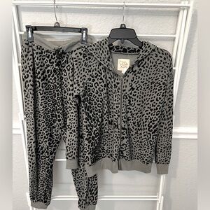 Chaser Leopard Zip-up Hoodie Set - NEW